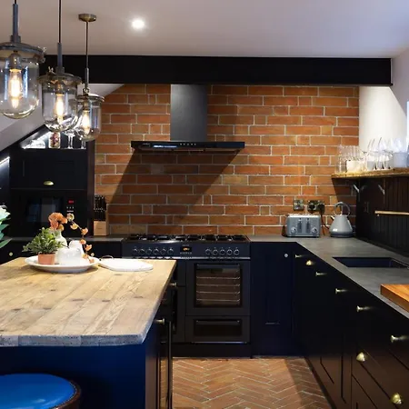 The Workshop Apartment *